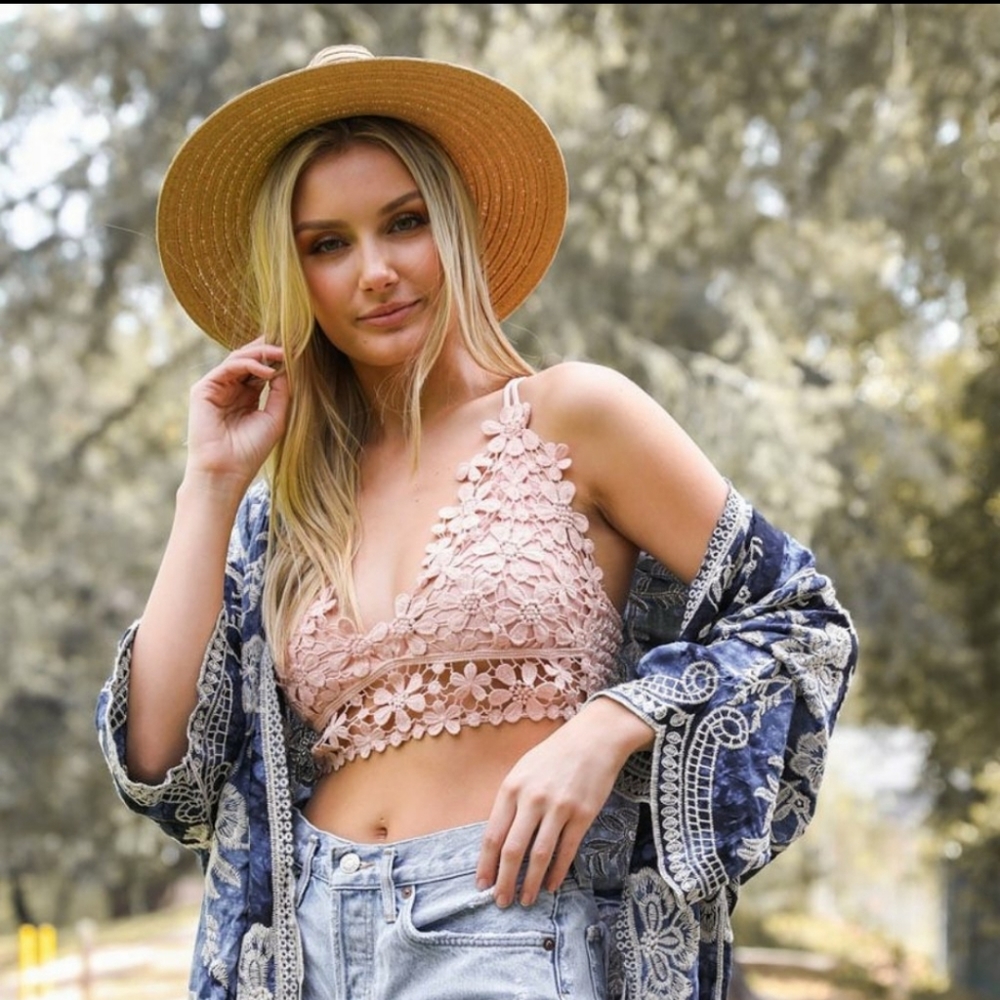 🔥Sale!!!! $25 Rose Crochet Daisy Bralette